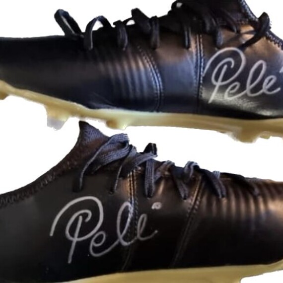 https://signedcollections.com/products/pele-signed-football-boot-in-acrylic-display-case-can-be-framed