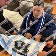 MARADONA-PHOTO-PROOF-SIGNING-JERSEY.jpeg