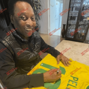 Pele-signed-jersey.png